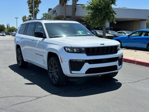 New 2026 Jeep Grand Cherokee L Limited AWD/4WD image 10