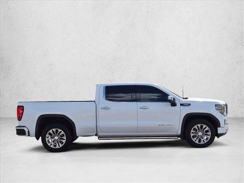 Used 2023 GMC Sierra 1500 Denali w/ Technology Package AWD/4WD image 4