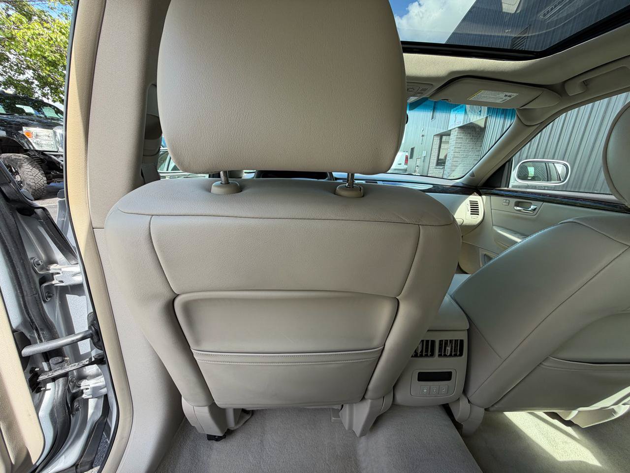 Used 2010 Cadillac DTS Luxury FWD image 20