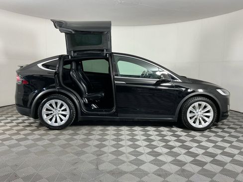 Used 2016 Tesla Model X 75D image 8