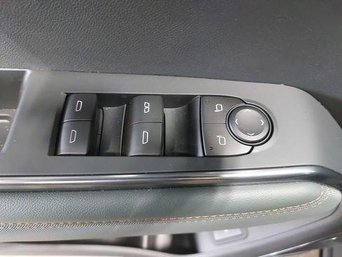 Used 2025 GMC Acadia AT4 w/ Luxury Package AWD/4WD image 32
