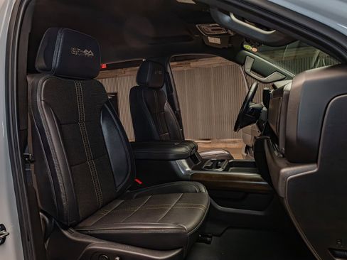 Used 2024 Chevrolet Silverado 3500 High Country w/ Technology Package image 29