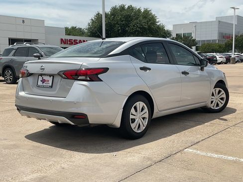 Used 2020 Nissan Versa S FWD image 5