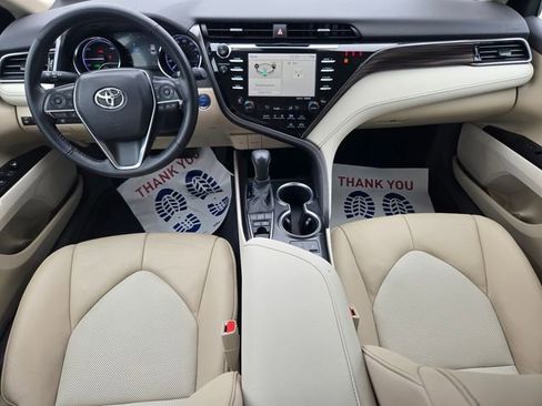 Used 2020 Toyota Camry XLE image 11