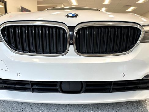 Used 2018 BMW 530i w/ Premium Package image 13