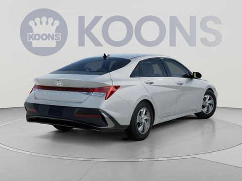 New 2026 Hyundai Elantra SE FWD image 5