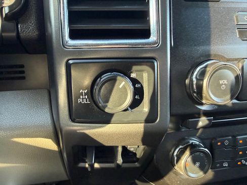 Used 2017 Ford F250 XLT w/ XLT Value Package AWD/4WD image 29
