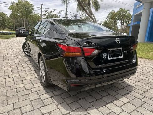 Used 2025 Nissan Altima 2.5 S FWD image 12