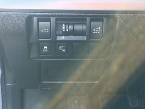 Used 2017 Subaru Outback 2.5i Limited image 18