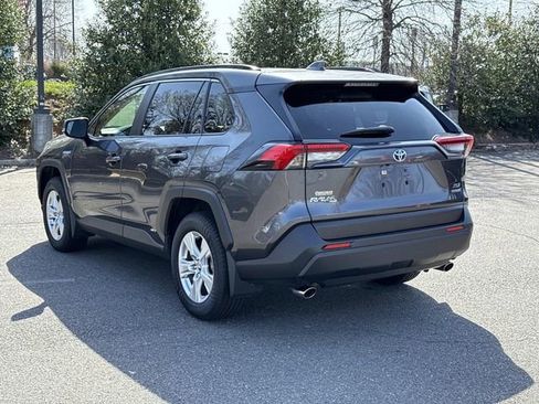 Used 2020 Toyota RAV4 XLE w/ Convenience Package image 4