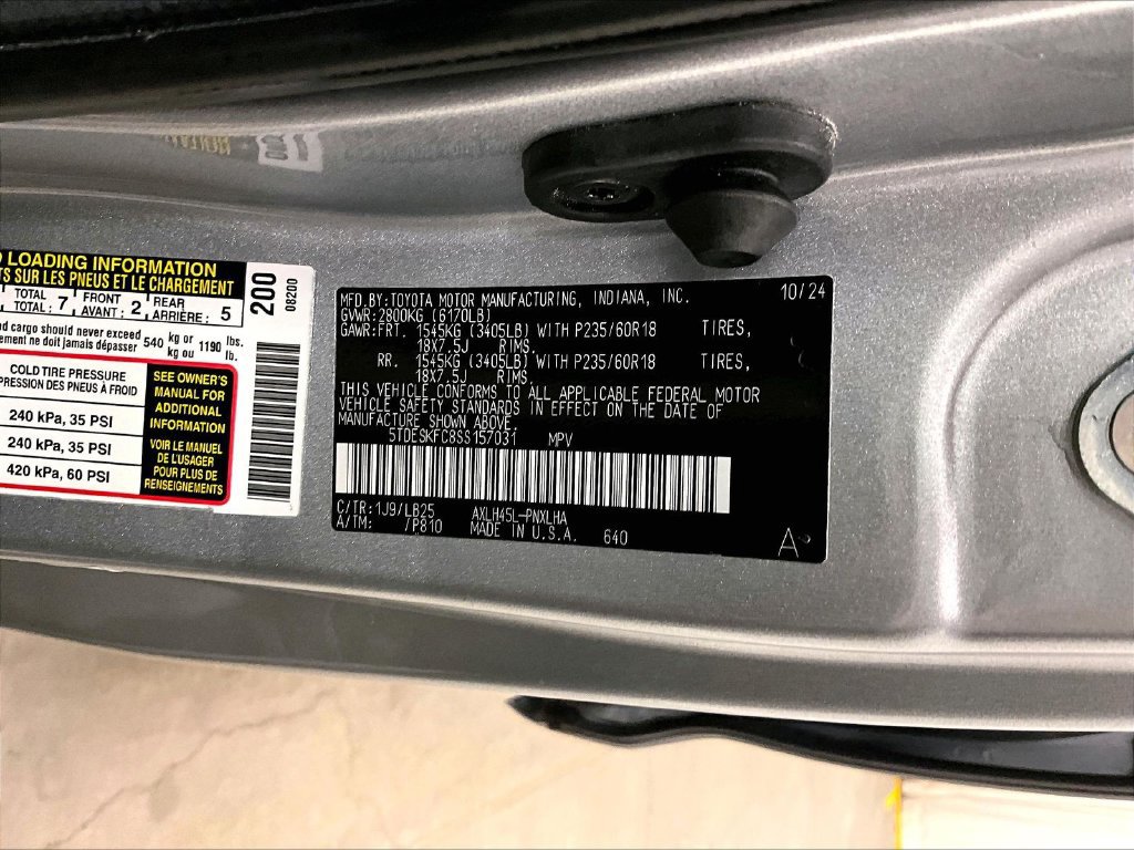 Used 2025 Toyota Sienna Platinum AWD/4WD image 19