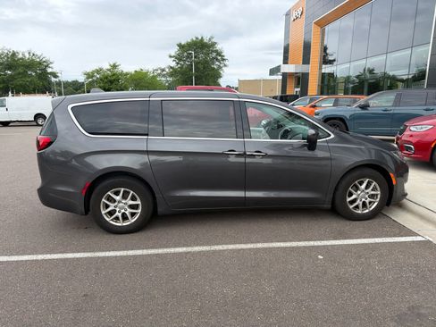 Used 2017 Chrysler Pacifica Touring Plus w/ Security Group FWD image 3