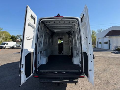 Used 2022 Mercedes-Benz Sprinter 2500 image 6