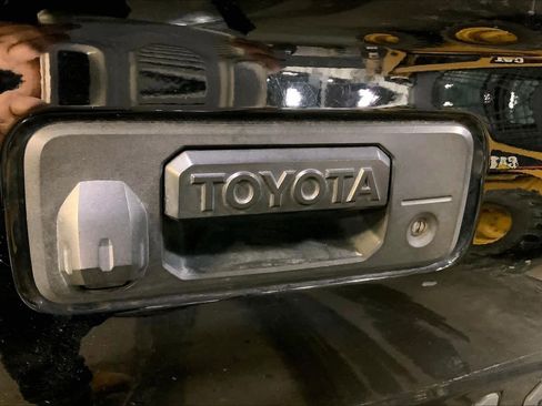 Used 2020 Toyota Tacoma TRD Sport image 30