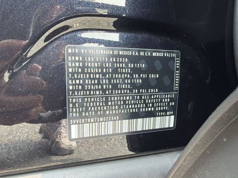 Used 2025 Volkswagen Tiguan SE AWD/4WD image 23