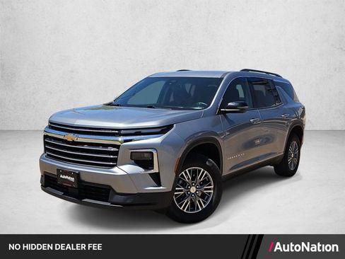 Used 2024 Chevrolet Traverse LT AWD/4WD image 1