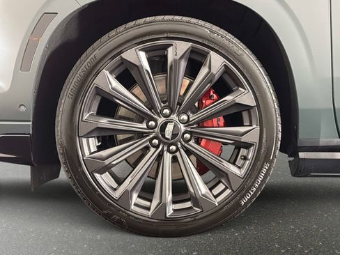 Used 2025 Cadillac Escalade V AWD/4WD image 18