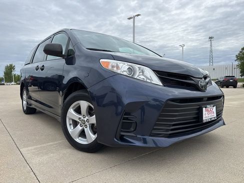 Used 2020 Toyota Sienna L FWD image 2
