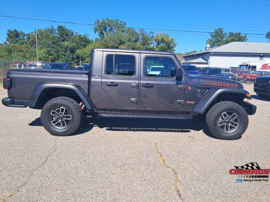 Used 2025 Jeep Gladiator Mojave AWD/4WD image 8
