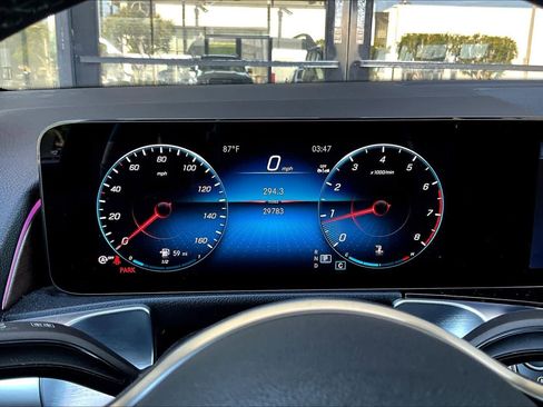 Used 2023 Mercedes-Benz GLB 250 image 25