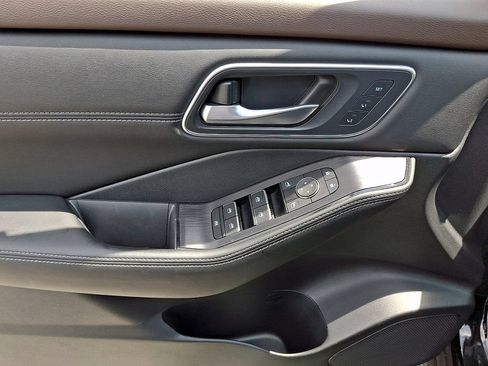 Used 2023 Nissan Rogue Platinum w/ Platinum Premium Package AWD/4WD image 15