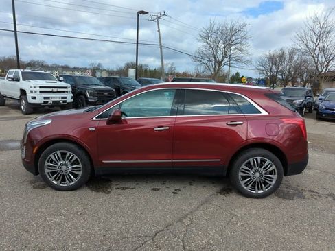 Used 2017 Cadillac XT5 Premium Luxury w/ LPO, Wheel Lock Package FWD image 2