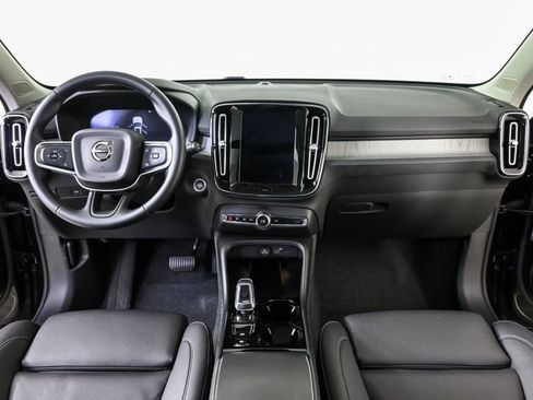 Used 2025 Volvo XC40 B5 Plus image 19