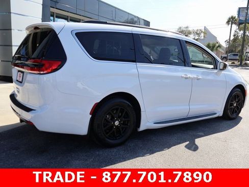 Used 2021 Chrysler Pacifica Touring w/ Cold Weather Group image 8