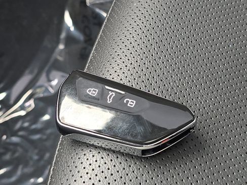 Used 2024 Volkswagen GTI SE FWD image 34
