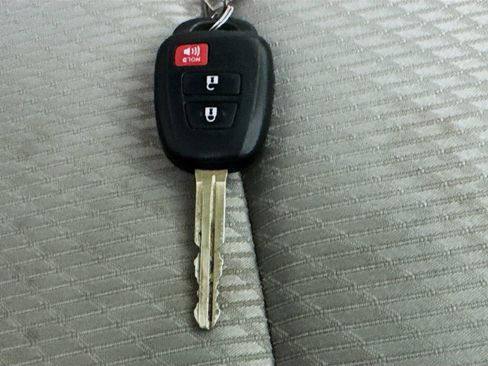 Used 2018 Toyota Highlander LE image 35