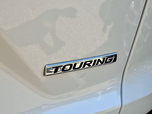 Used 2018 Honda CR-V Touring image 4