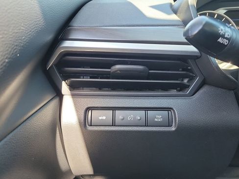 Used 2025 Nissan Altima 2.5 SV FWD image 14
