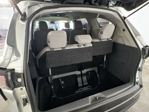 Used 2023 Toyota Sienna LE image 27