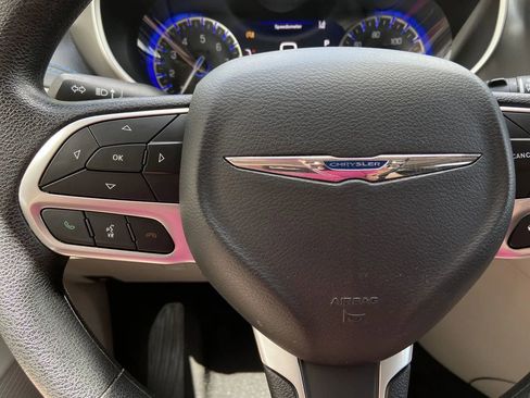 Used 2021 Chrysler Pacifica Touring image 14