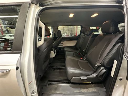 Certified 2024 Kia Carnival LX image 25