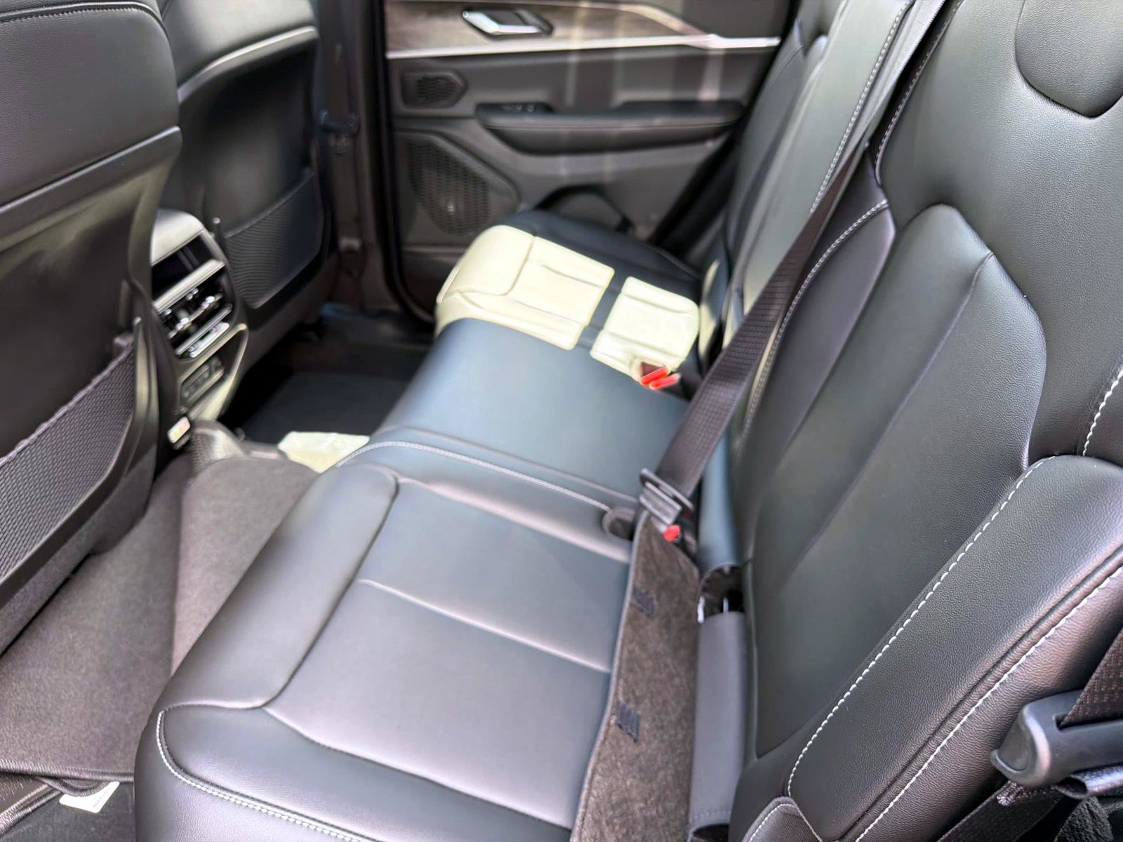 New 2026 Jeep Grand Cherokee Limited AWD/4WD image 7