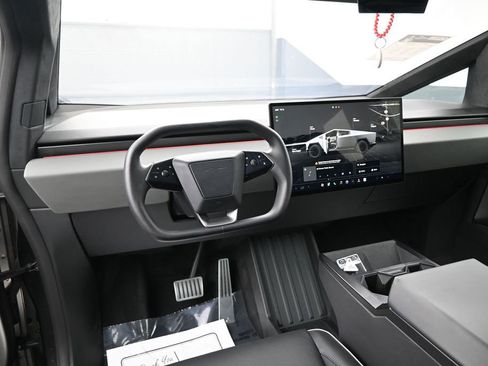 Used 2024 Tesla Cybertruck AWD Crew Cab image 23