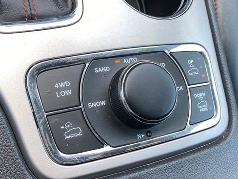 Used 2019 Jeep Grand Cherokee Trailhawk AWD/4WD image 18