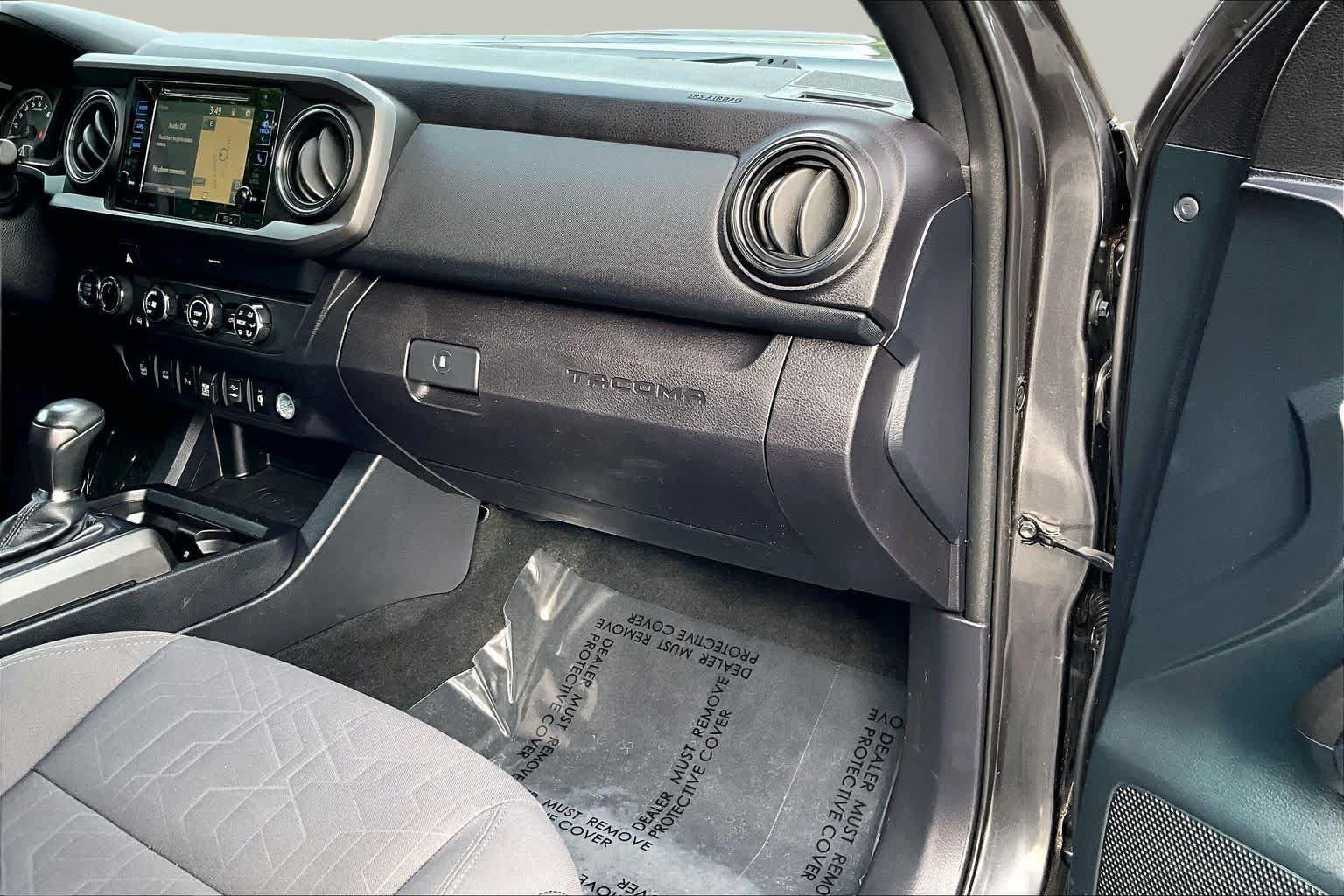 Used 2019 Toyota Tacoma TRD Sport w/ Technology Package AWD/4WD image 19