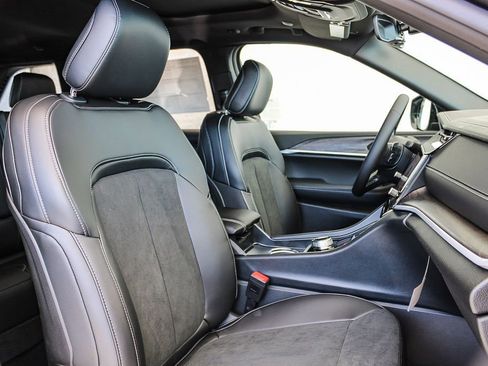 New 2026 Jeep Grand Cherokee Altitude RWD image 17