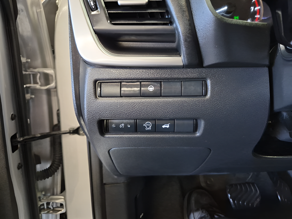 Used 2024 Nissan Rogue SV AWD/4WD image 18