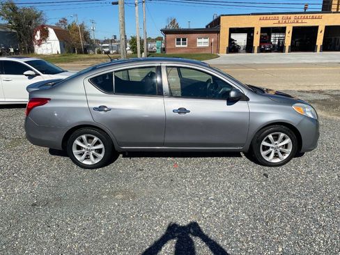 Used 2014 Nissan Versa SL image 3