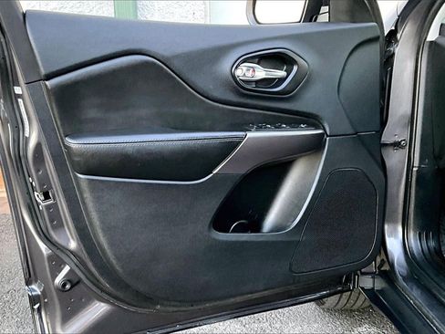 Used 2019 Jeep Cherokee Latitude Plus w/ Comfort/Convenience Group image 26