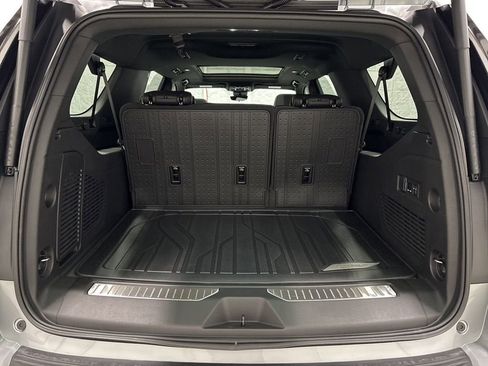 New 2026 Chevrolet Suburban High Country w/ Sun And Tow Package AWD/4WD image 32