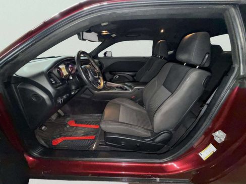 Used 2018 Dodge Challenger SXT image 11