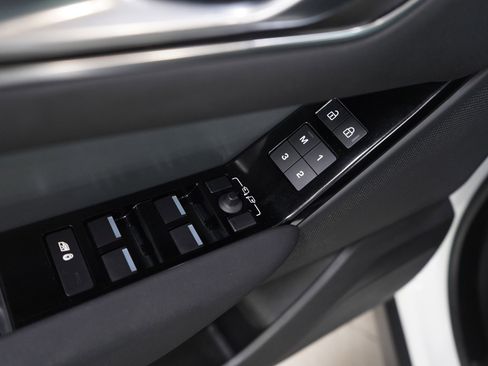 Used 2024 Land Rover Range Rover Velar S image 21