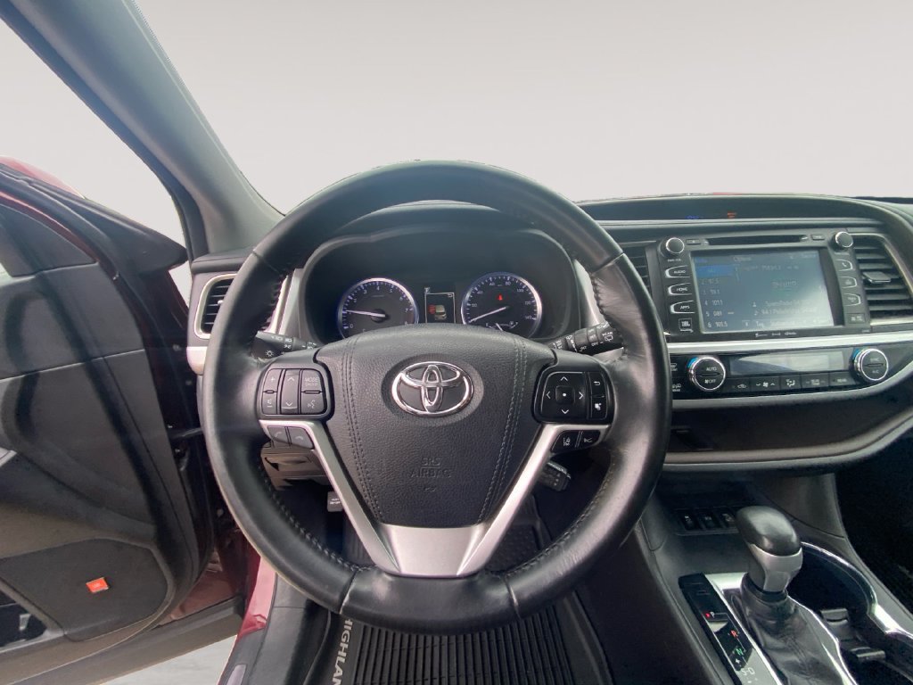 Used 2018 Toyota Highlander Limited AWD/4WD image 12