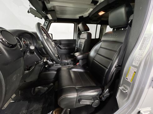 Used 2012 Jeep Wrangler Altitude image 17
