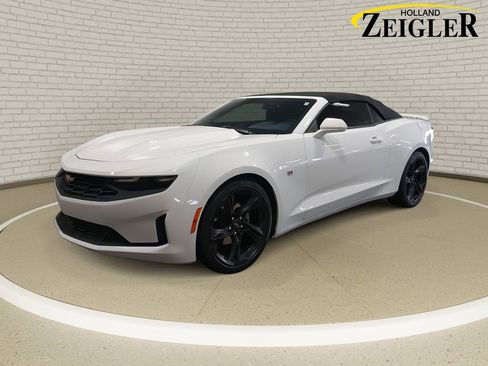 Used 2021 Chevrolet Camaro LT image 1