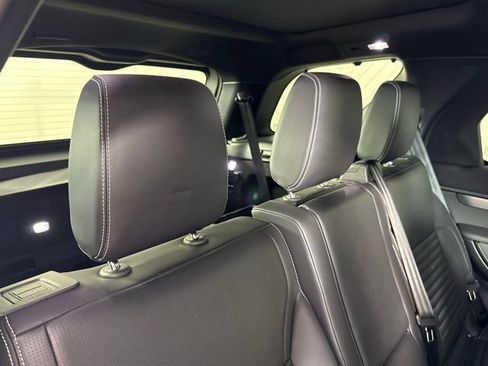 Certified 2025 Land Rover Discovery Dynamic SE AWD/4WD image 25